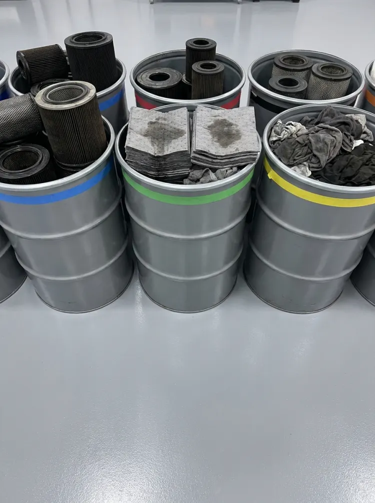 Filtri industriali e materiali assorbenti usati