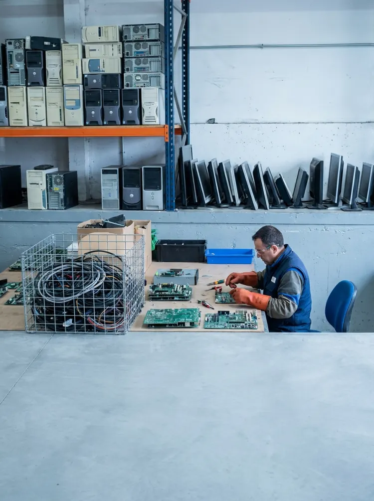 Apparecchiature elettroniche dismesse e batterie esauste